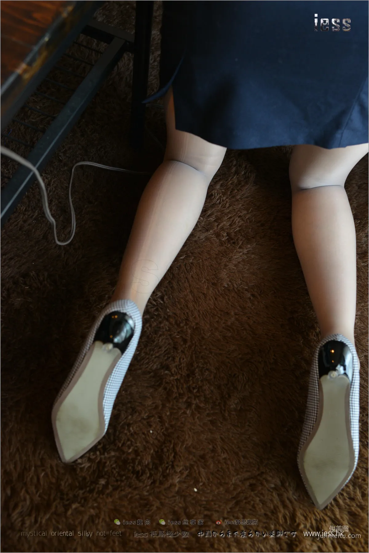 Silk Stockings Bento 135 New Model momo, Gray Stockings OL in Flats [IESS] Photo Set photo 37