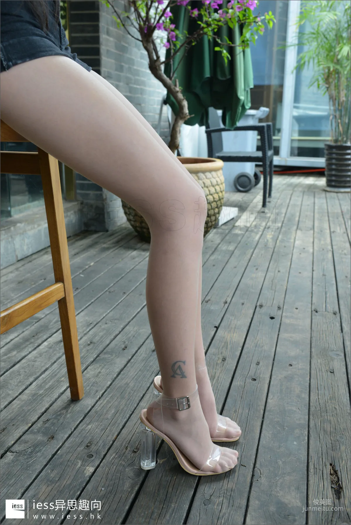 Silk Feet Bento 129 Xiao Xiao, Don't Look at the Flower Arm, Look at the Thighs [IESS] Photo Set photo 50