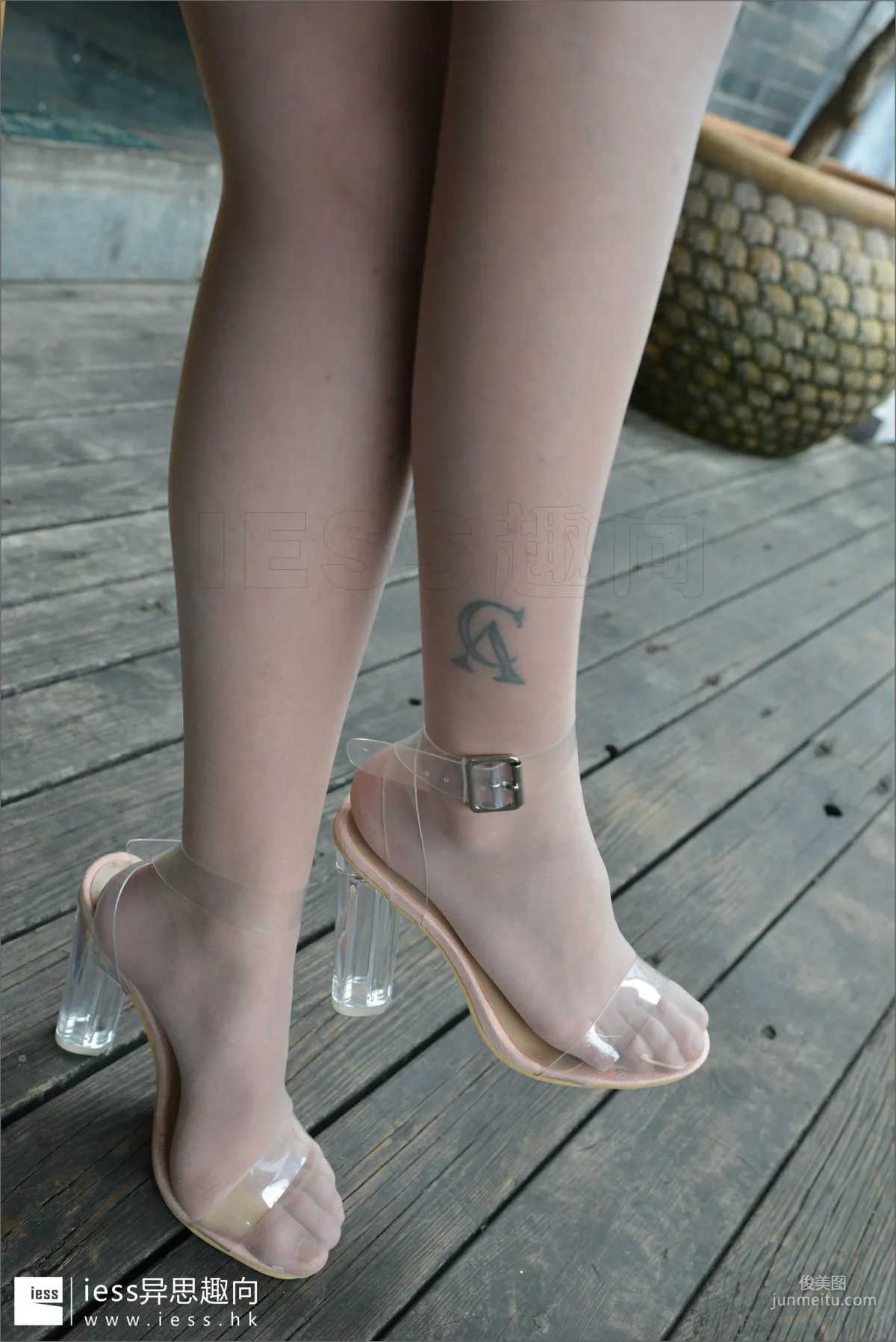 Silk Feet Bento 129 Xiao Xiao, Don't Look at the Flower Arm, Look at the Thighs [IESS] Photo Set photo 58