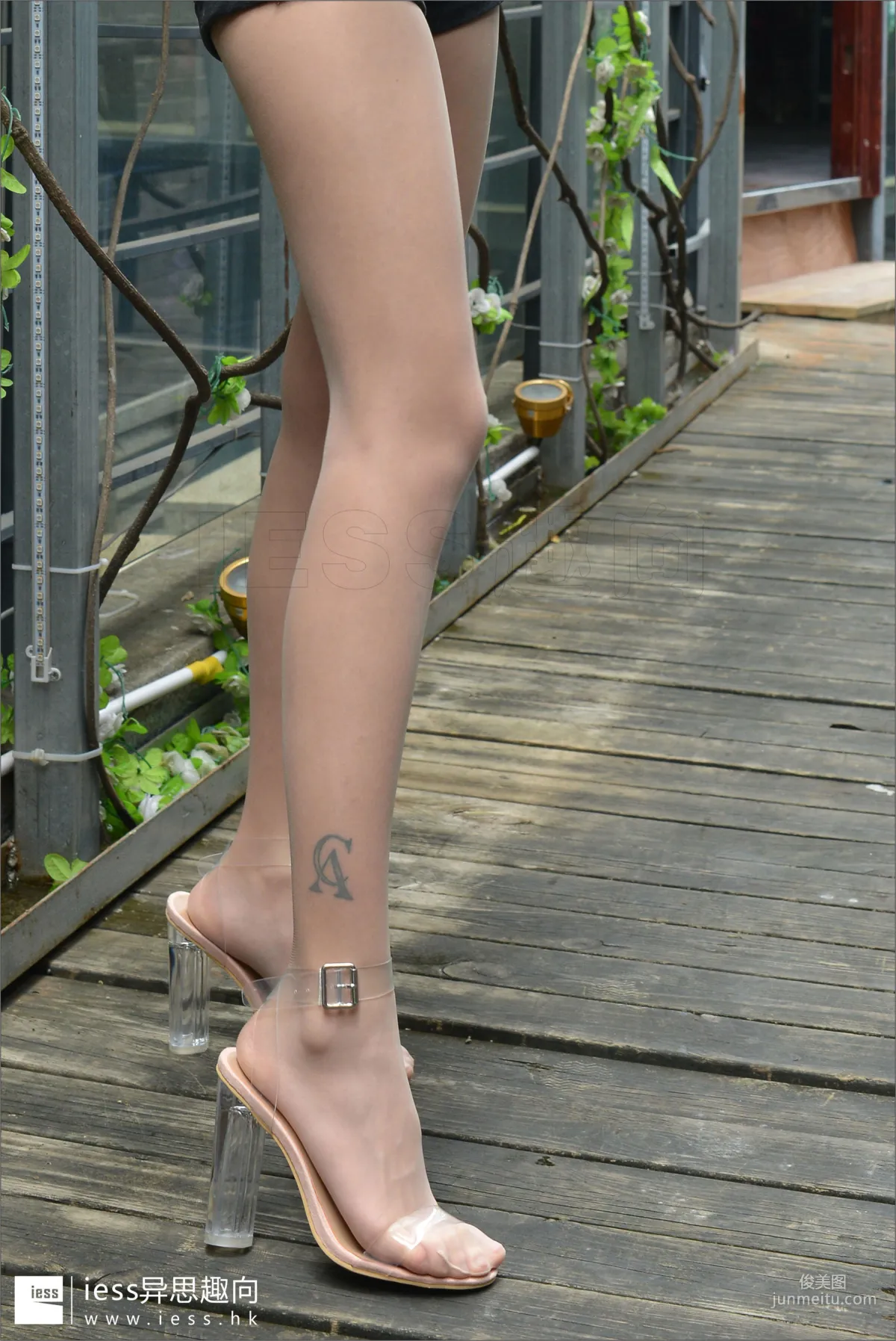 Silk Feet Bento 129 Xiao Xiao, Don't Look at the Flower Arm, Look at the Thighs [IESS] Photo Set photo 56