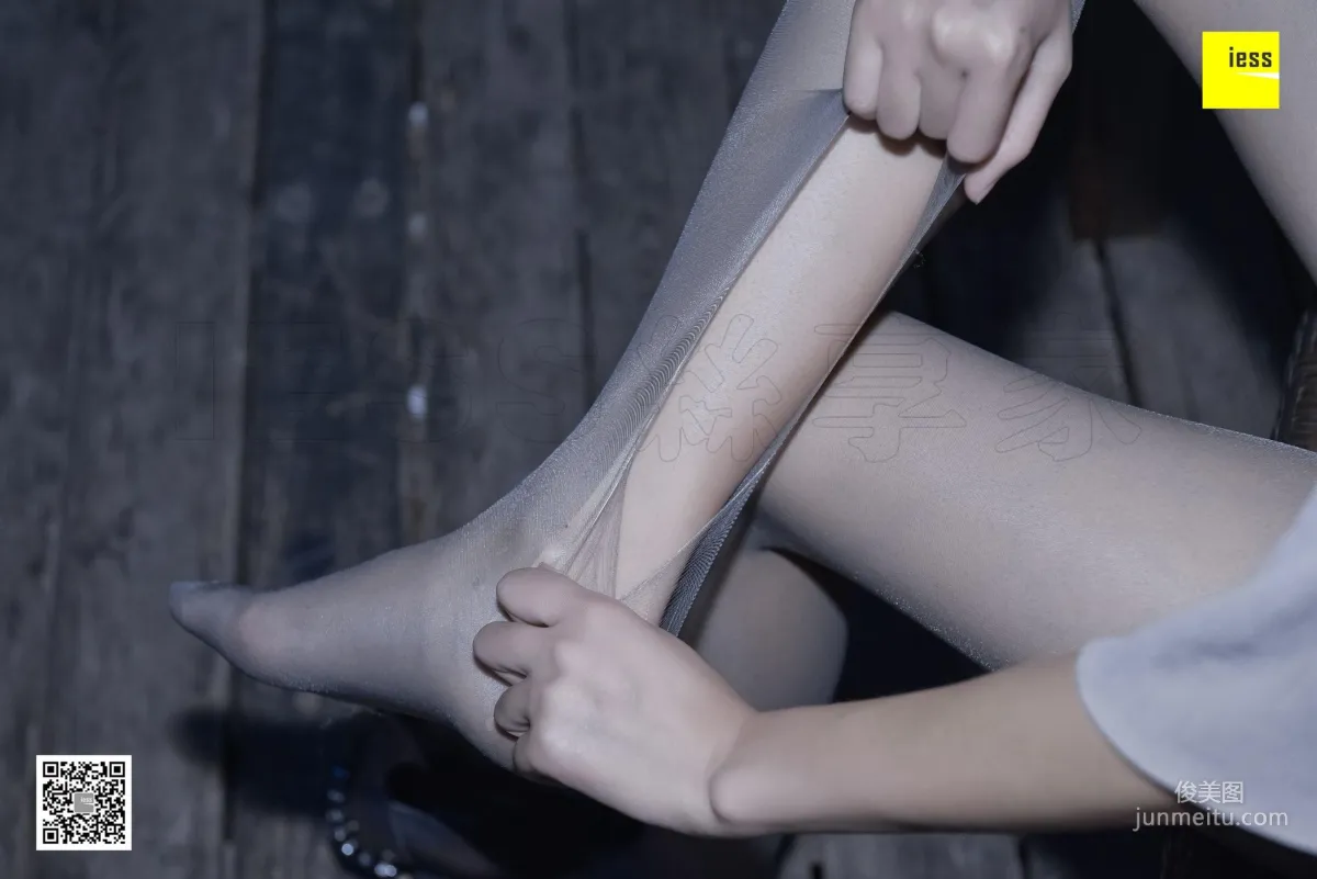 Si Xiang Jia 123 Jing Jing Gray Stockings Under the Flash [IESS] Photo Set photo 56