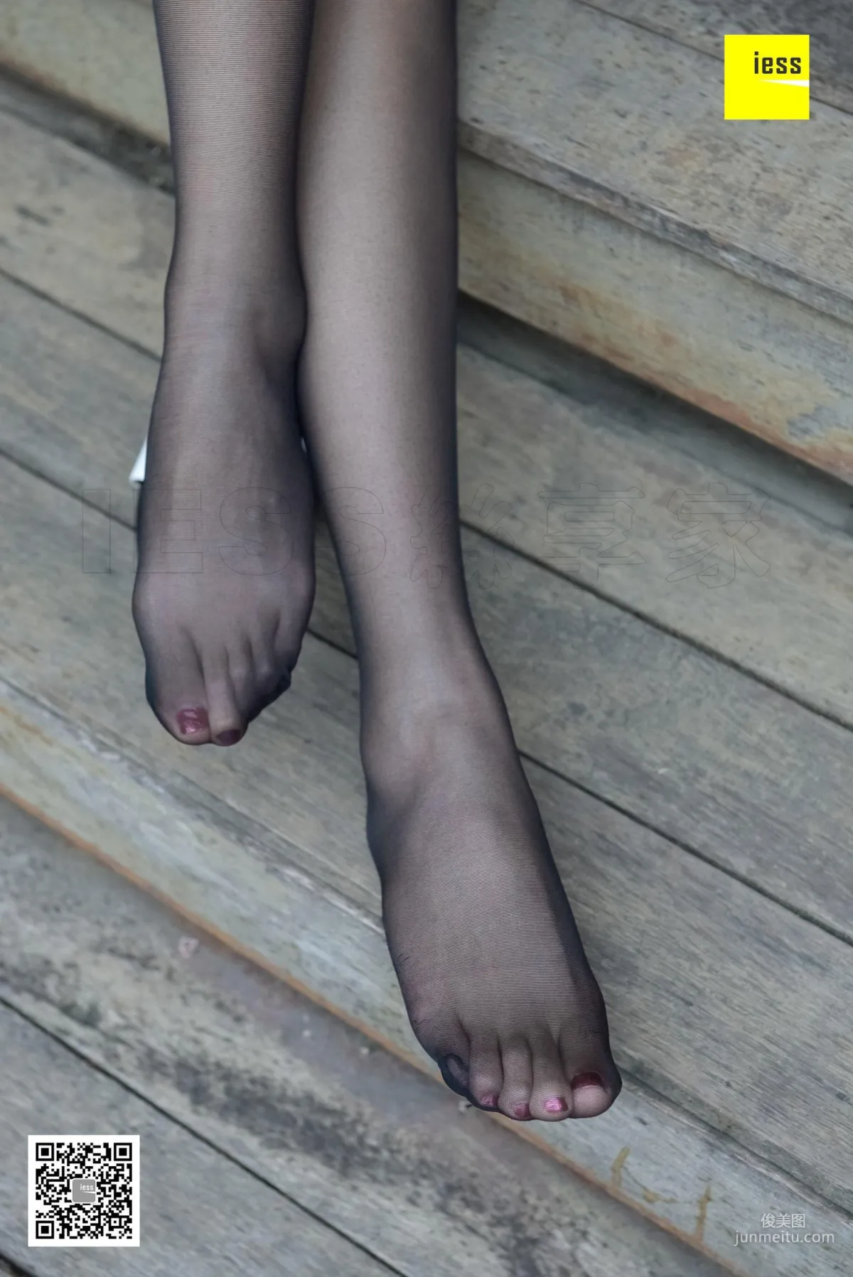Si Xiang Jia 128 Jing Jing, Crop Top Short Skirt Black Stockings [IESS] Photo Set photo 65
