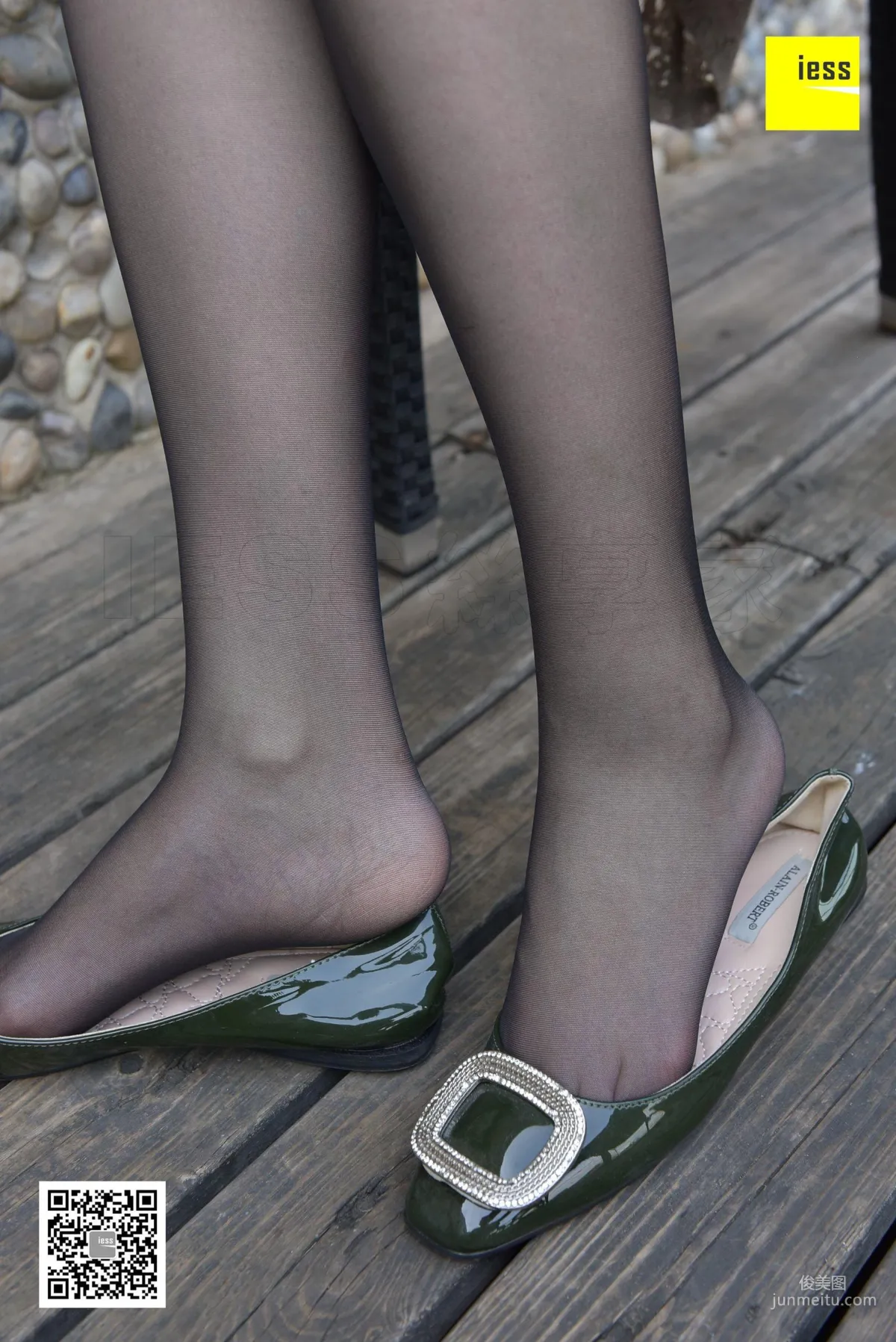 Si Xiang Jia 105 Zi Zi, Girl, You Should Still Wear Flat Shoes [IESS] Photo Set photo 78