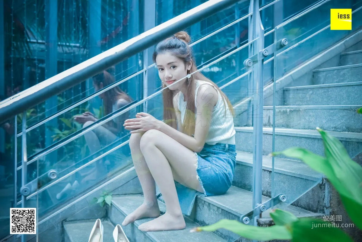 Si Xiang Jia 107 Jing Jing, Crystal White Stockings [IESS] Photo Set photo 85