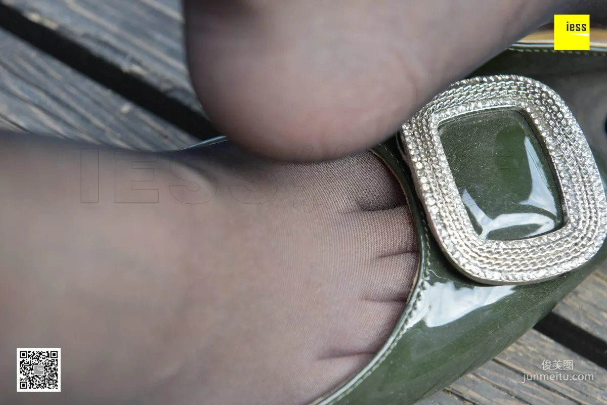 Si Xiang Jia 105 Zi Zi, Girl, You Should Still Wear Flat Shoes [IESS] Photo Set photo 34