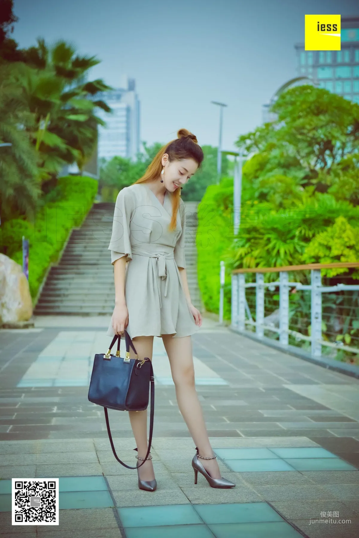 Si Xiang Jia 123 Jing Jing Gray Stockings Under the Flash [IESS] Photo Set photo 71