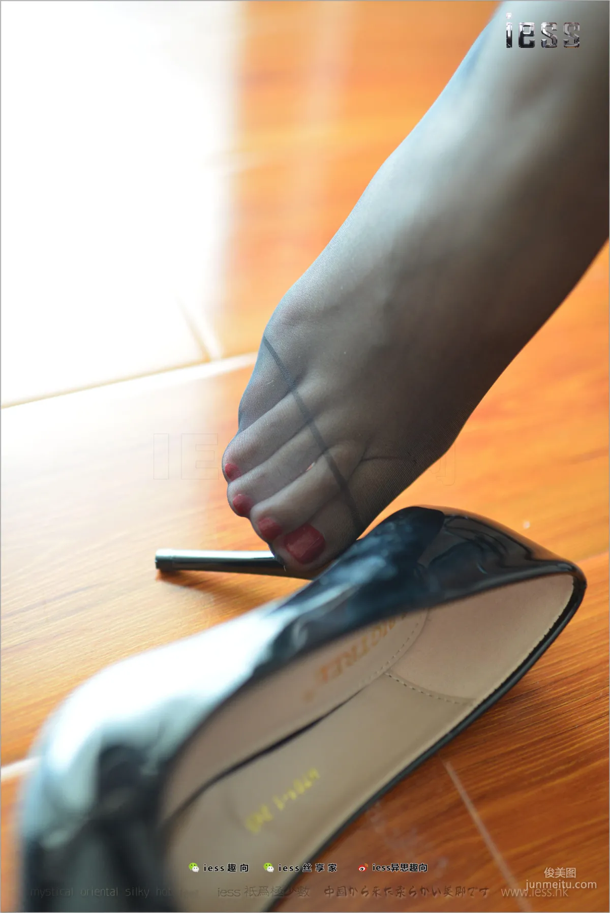Silk Stockings Bento 162 Fang Fang, Wife's Black Stockings Feet, [IESS] Photo Set photo 5