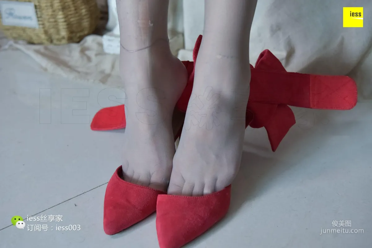 SiXiangJia 089 Qiuqiu, Playing with Ripped Gray Stockings [IESS] Photo Set photo 72