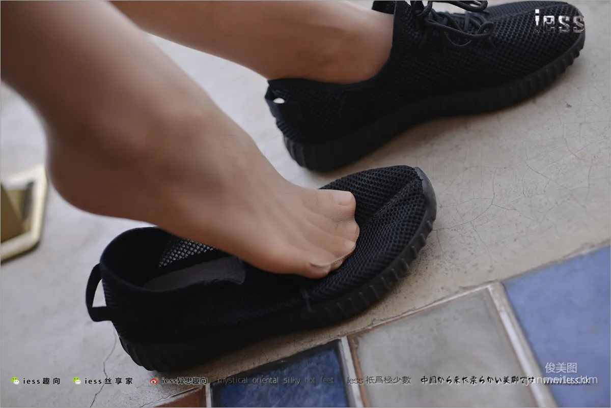 Silk Stockings Bento 155 Momo Maomao, Momo's Sneakers [IESS] Photo Set photo 29