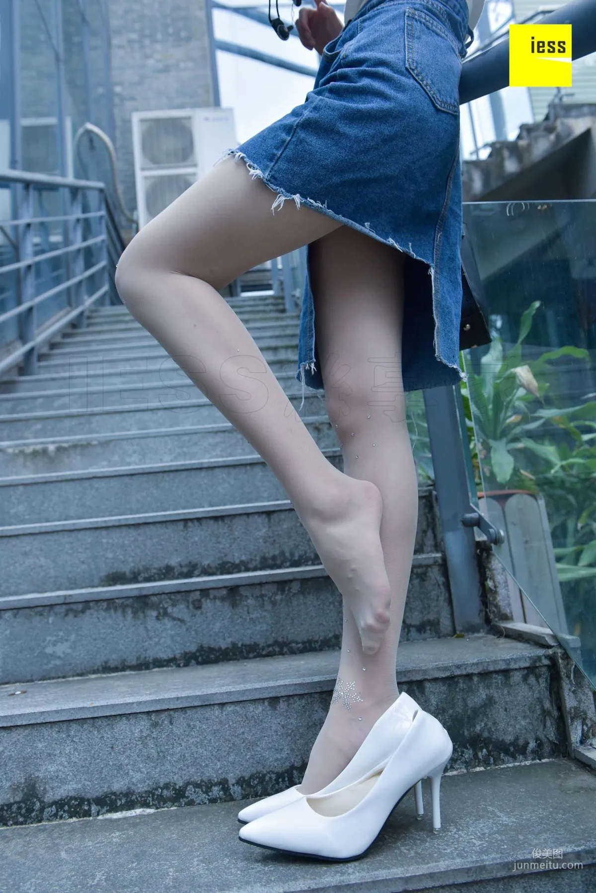 Si Xiang Jia 107 Jing Jing, Crystal White Stockings [IESS] Photo Set photo 42