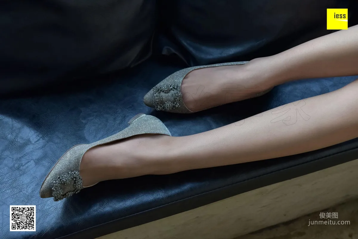 Si Xiang Jia 111 Qi Qi, Long Legs, Coffee Silk and Flat Shoes [IESS] Photo Set photo 47