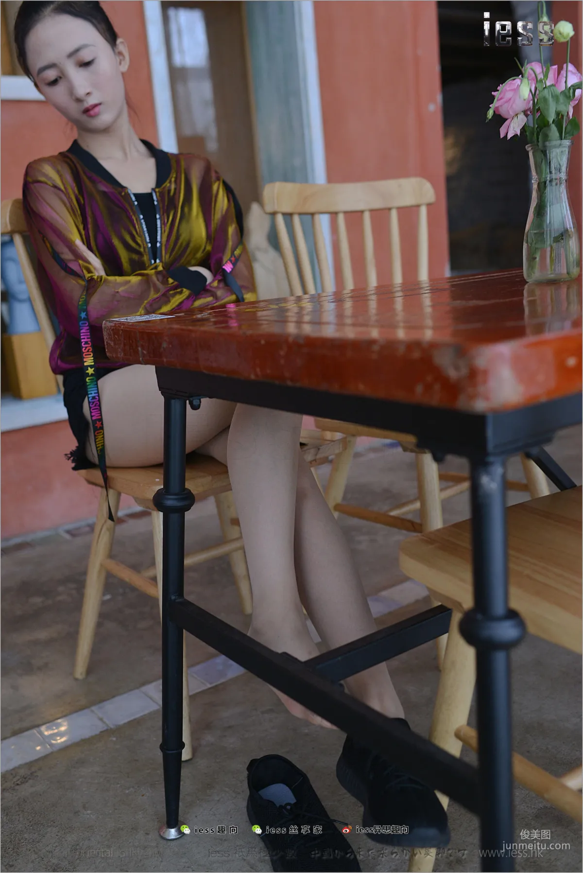 Silk Stockings Bento 155 Momo Maomao, Momo's Sneakers [IESS] Photo Set photo 76