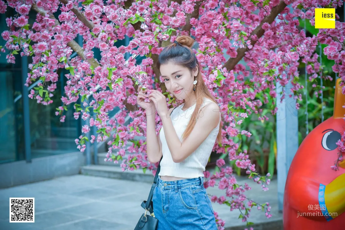 Si Xiang Jia 107 Jing Jing, Crystal White Stockings [IESS] Photo Set photo 3