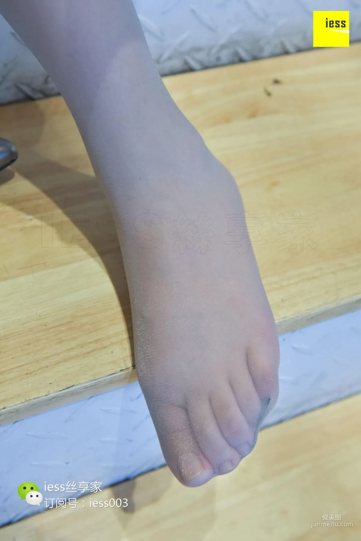 Si Xiang Jia 102 Wen Xin, Gray Stockings Feet Playing with Orange [IESS] Photo Set photo 31