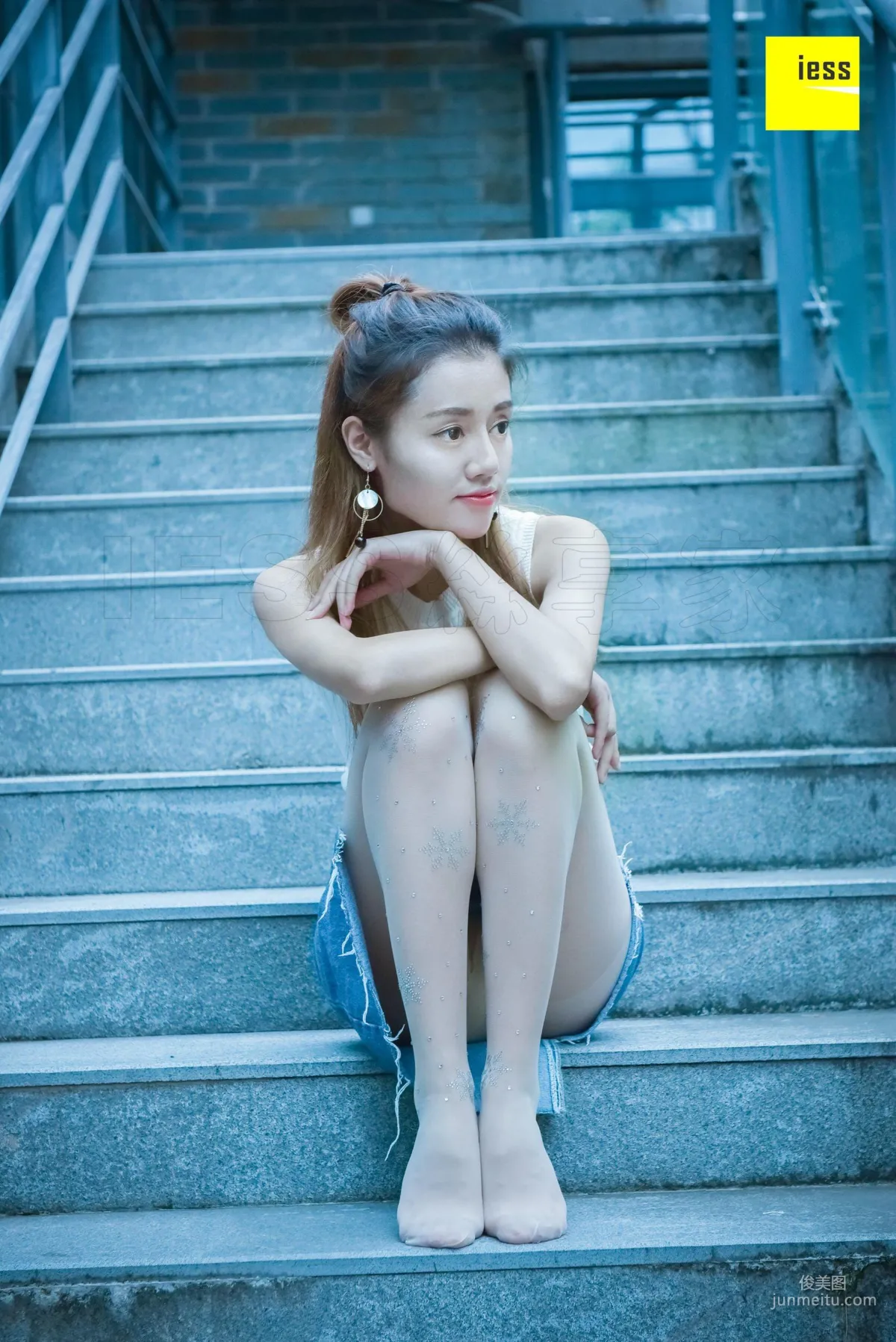 Si Xiang Jia 107 Jing Jing, Crystal White Stockings [IESS] Photo Set photo 97
