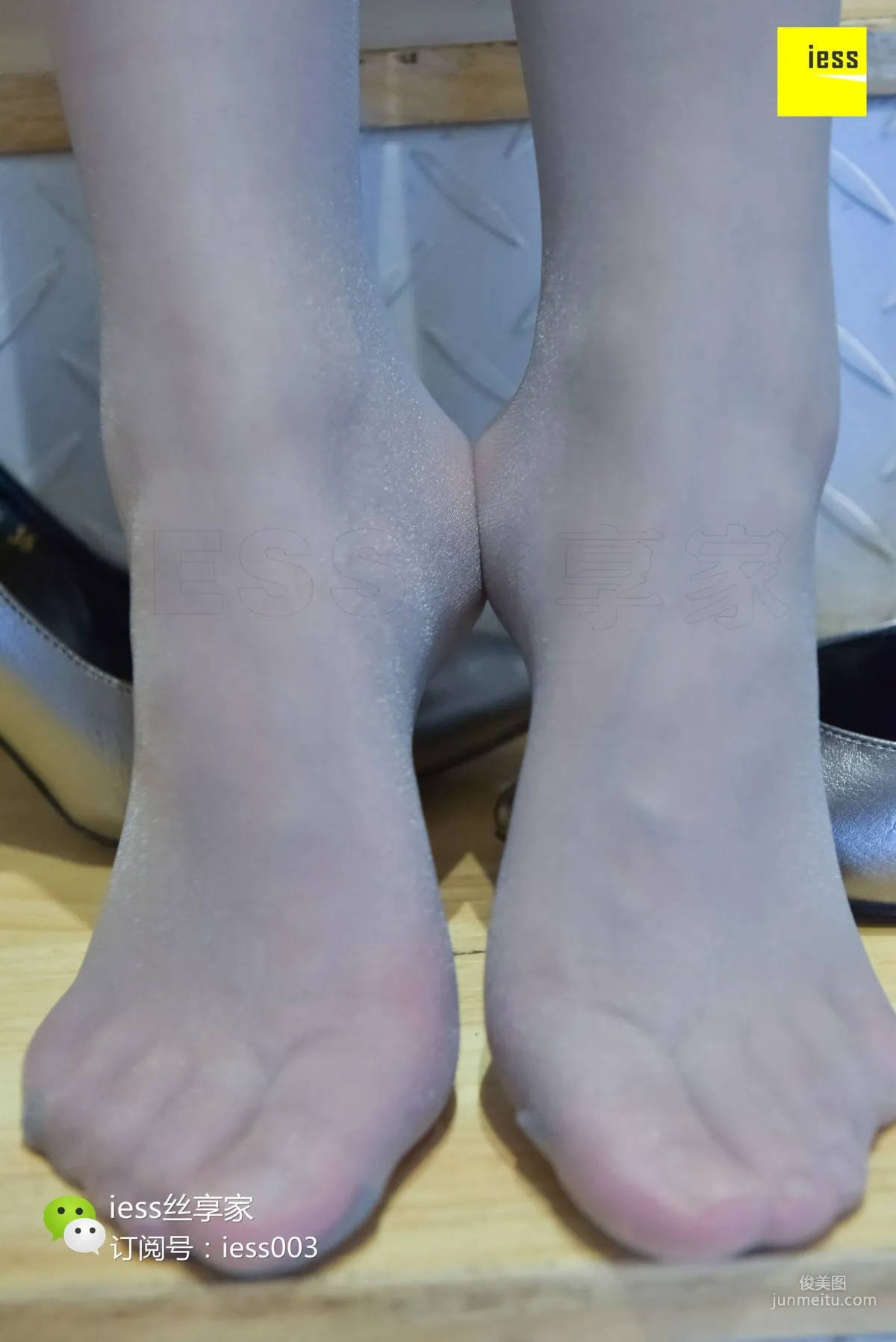Si Xiang Jia 102 Wen Xin, Gray Stockings Feet Playing with Orange [IESS] Photo Set photo 44