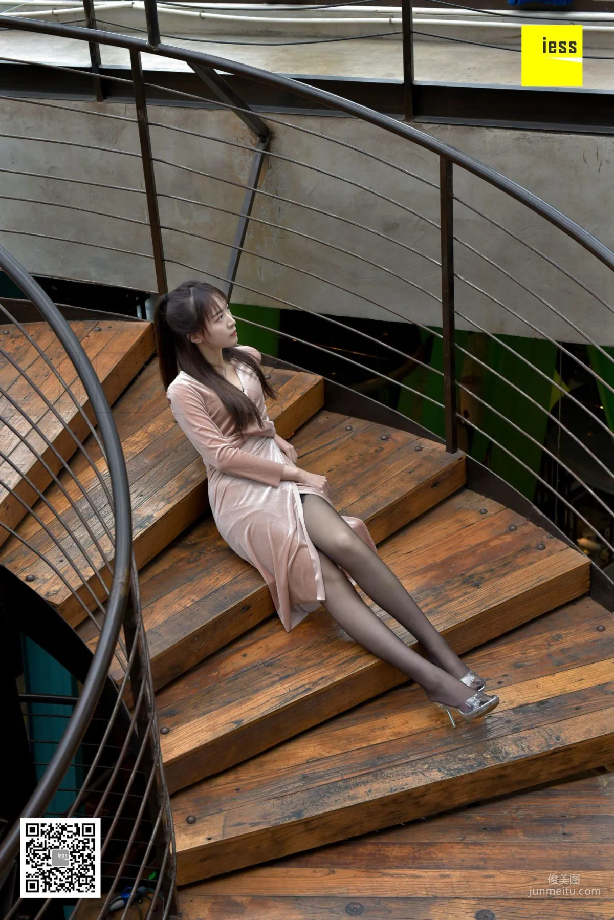 Silk Enjoyer 133 Zi Zi "Black Stockings Beauty in the Corridor" [IESS] Photo Set photo 3