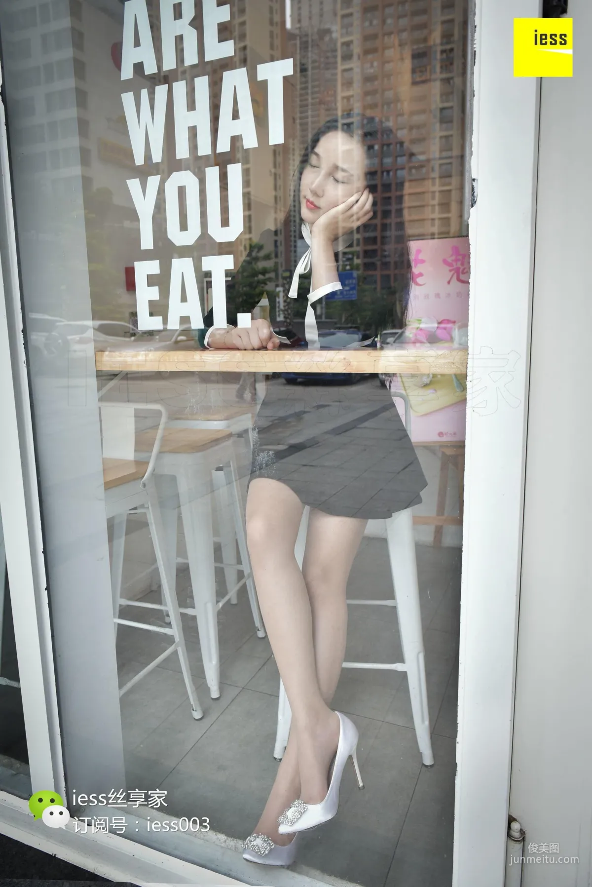 Silk Enjoyer 090 Wen Xin, The Meat Stockings Beauty in the Shop Window [IESS] Photo Set photo 21