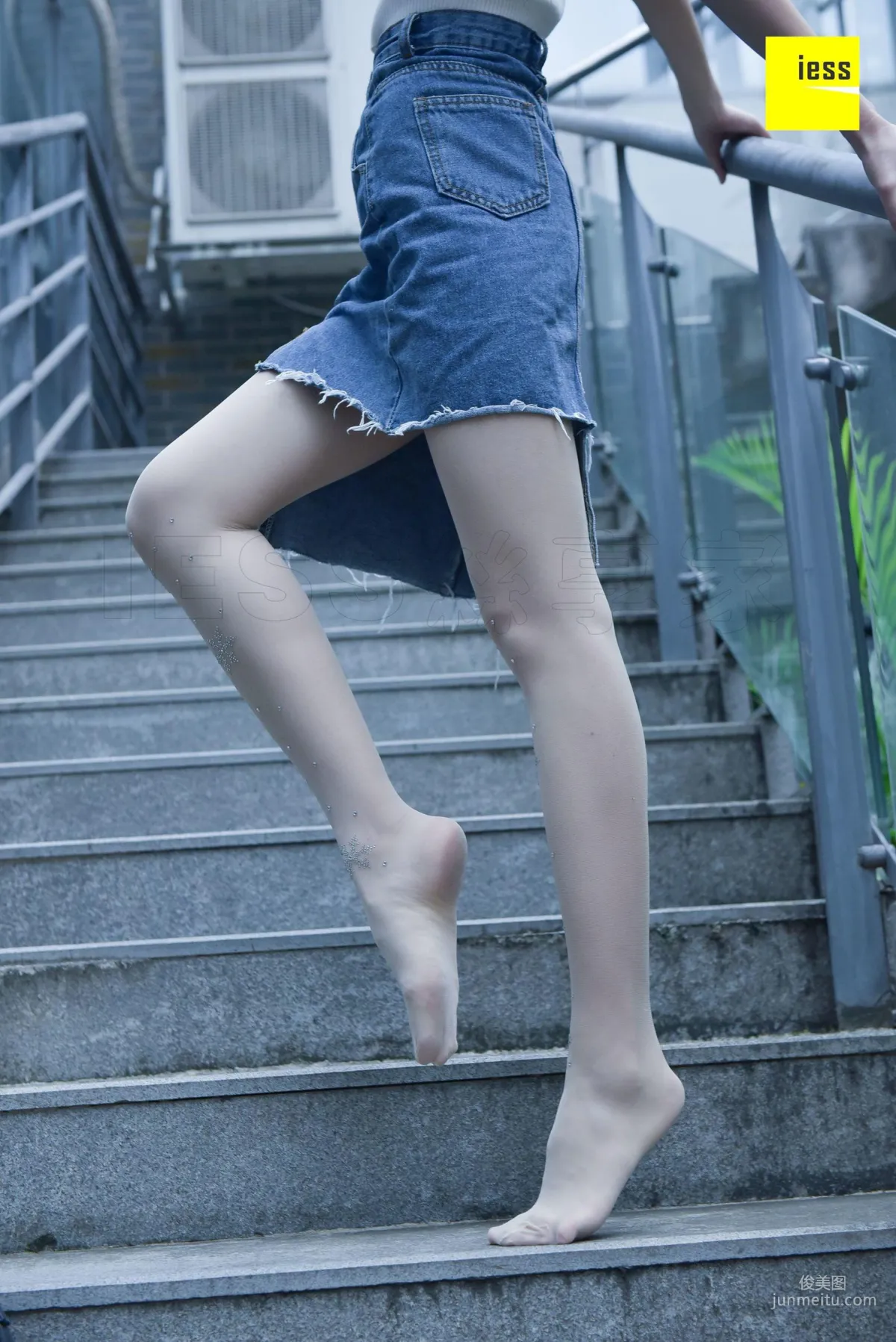 Si Xiang Jia 107 Jing Jing, Crystal White Stockings [IESS] Photo Set photo 88
