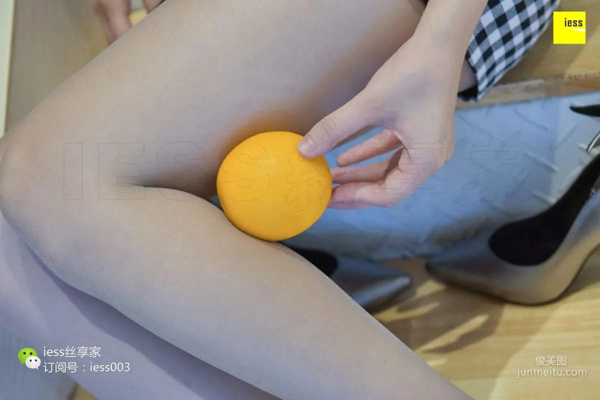 Si Xiang Jia 102 Wen Xin, Gray Stockings Feet Playing with Orange [IESS] Photo Set photo 57