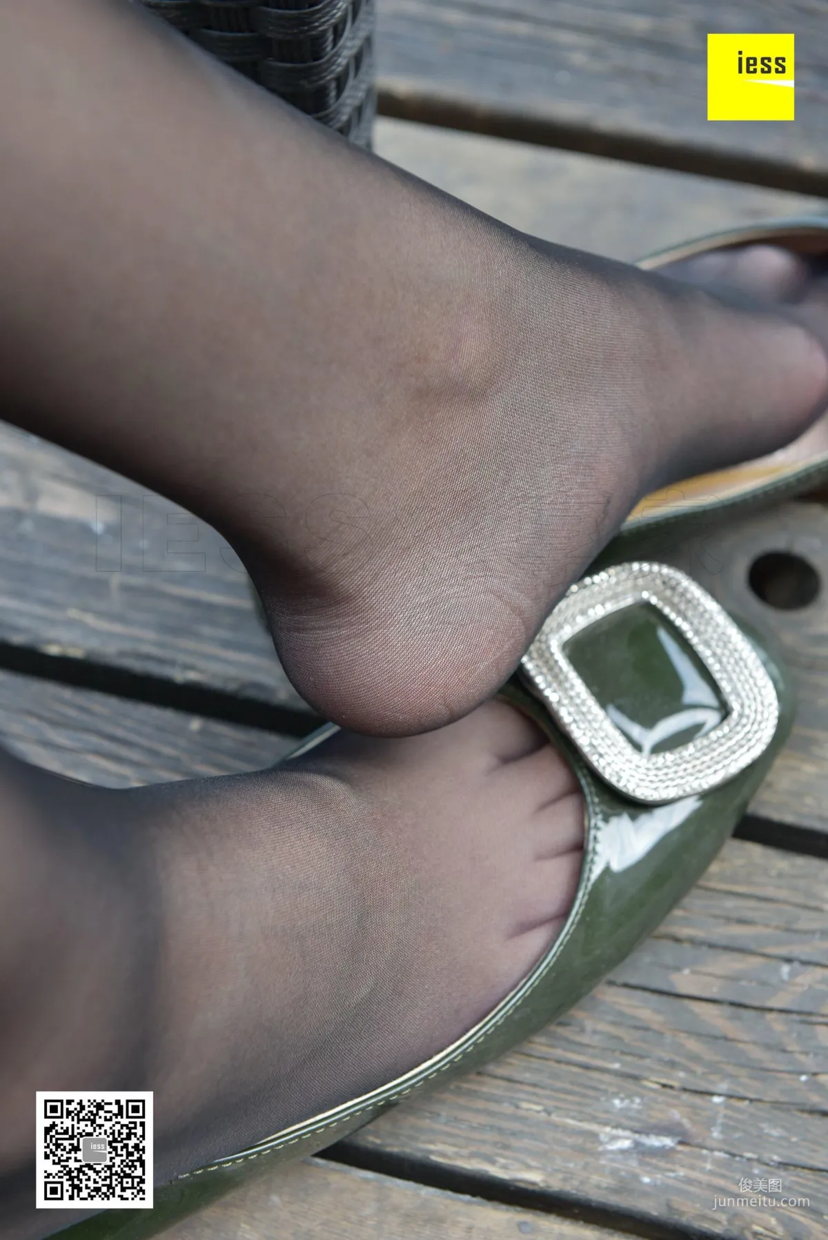 Si Xiang Jia 105 Zi Zi, Girl, You Should Still Wear Flat Shoes [IESS] Photo Set photo 33