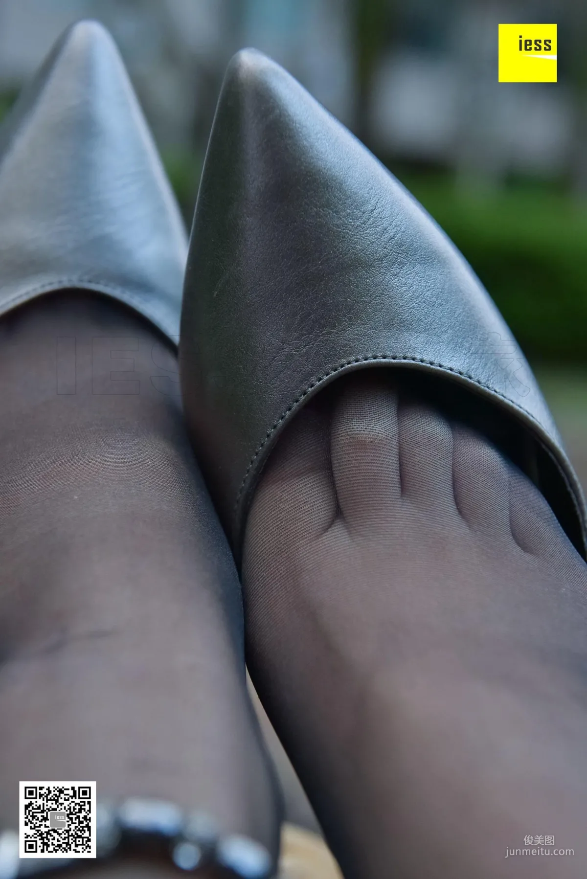 Si Xiang Jia 115 Qiuqiu Black Stockings Beauty Enjoying the Cool in the Garden [IESS] Photo Set photo 61