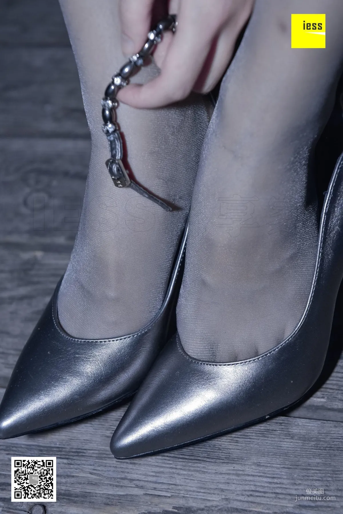 Si Xiang Jia 123 Jing Jing Gray Stockings Under the Flash [IESS] Photo Set photo 9