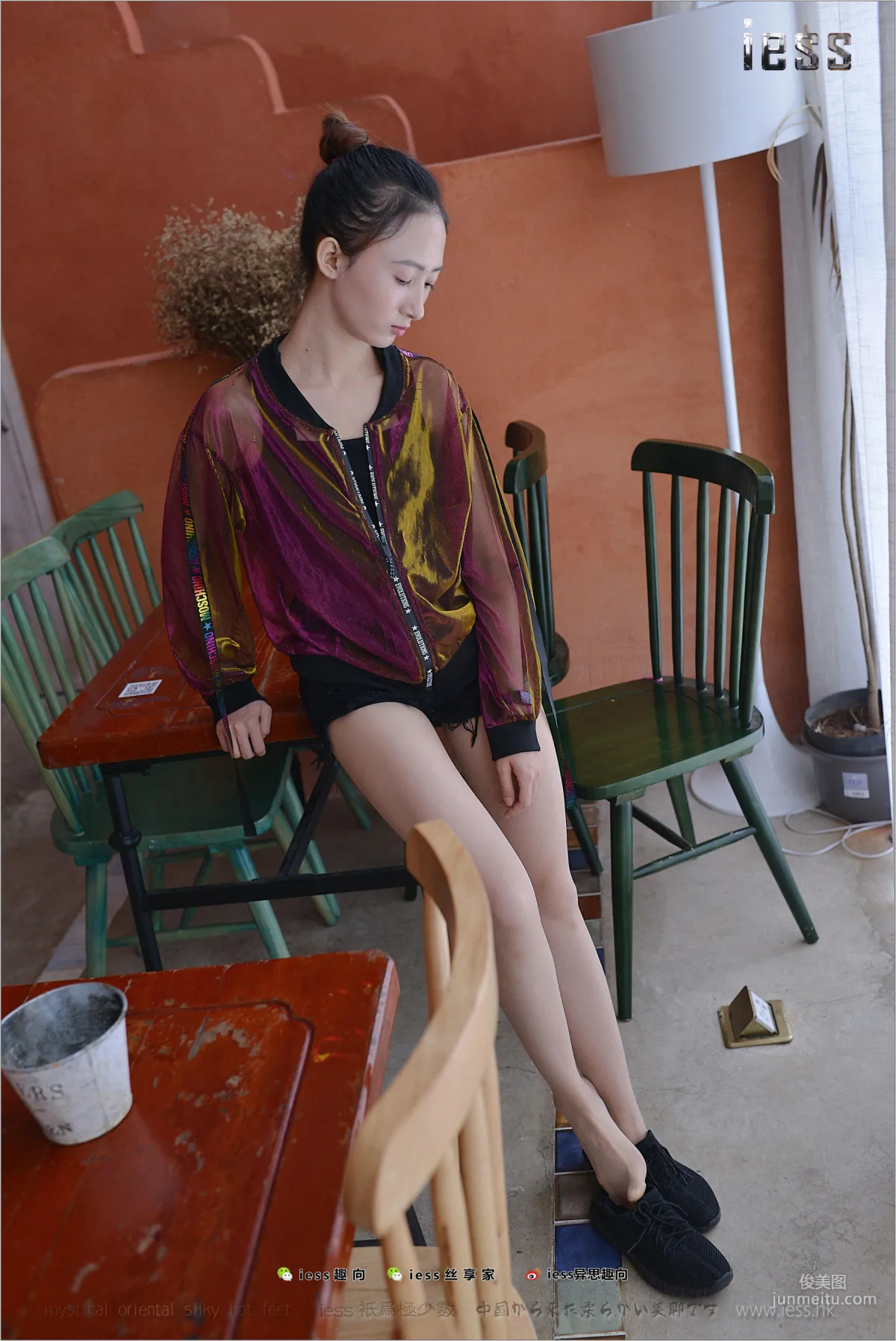 Silk Stockings Bento 155 Momo Maomao, Momo's Sneakers [IESS] Photo Set photo 37