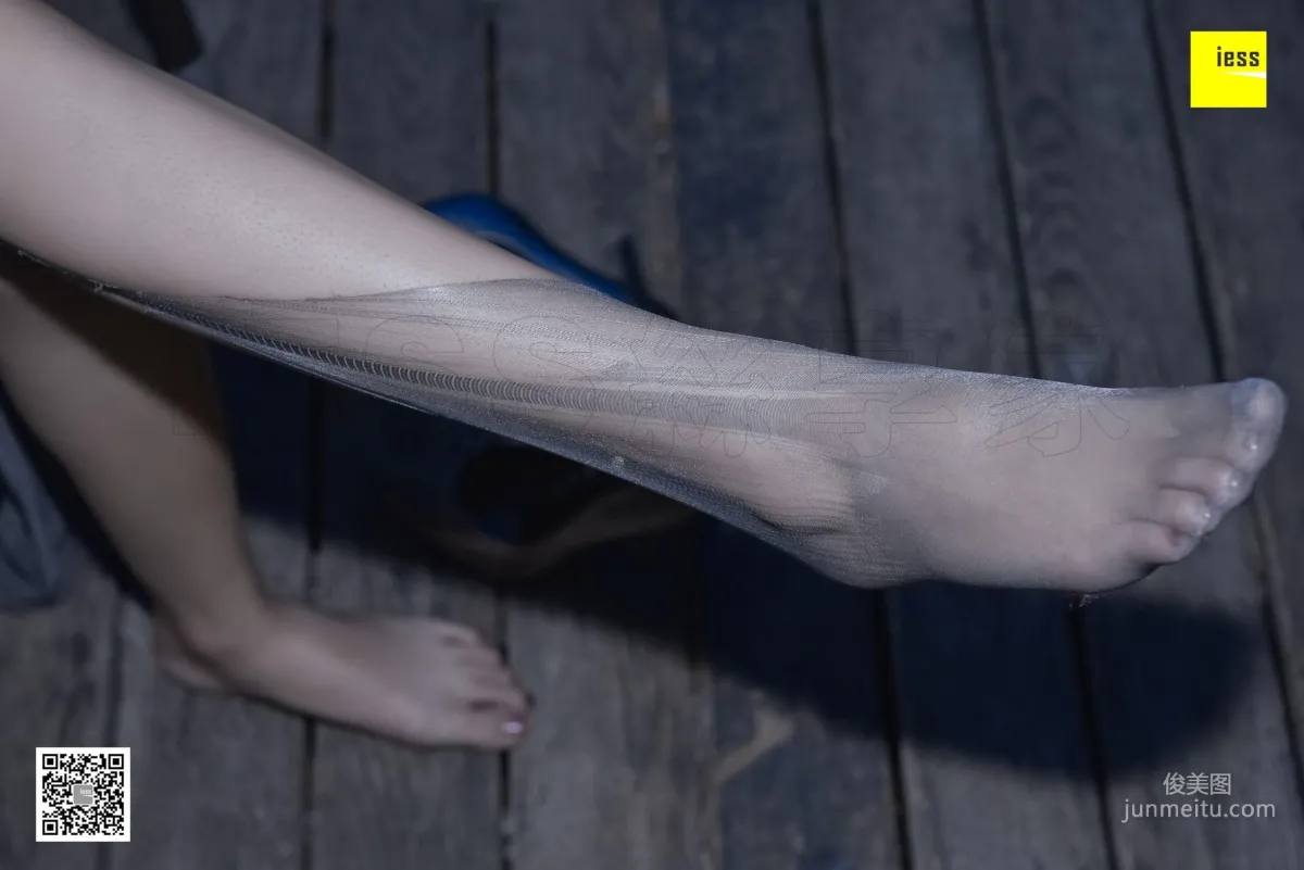 Si Xiang Jia 123 Jing Jing Gray Stockings Under the Flash [IESS] Photo Set photo 64