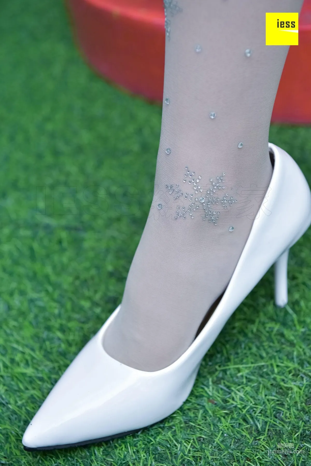 Si Xiang Jia 107 Jing Jing, Crystal White Stockings [IESS] Photo Set photo 23