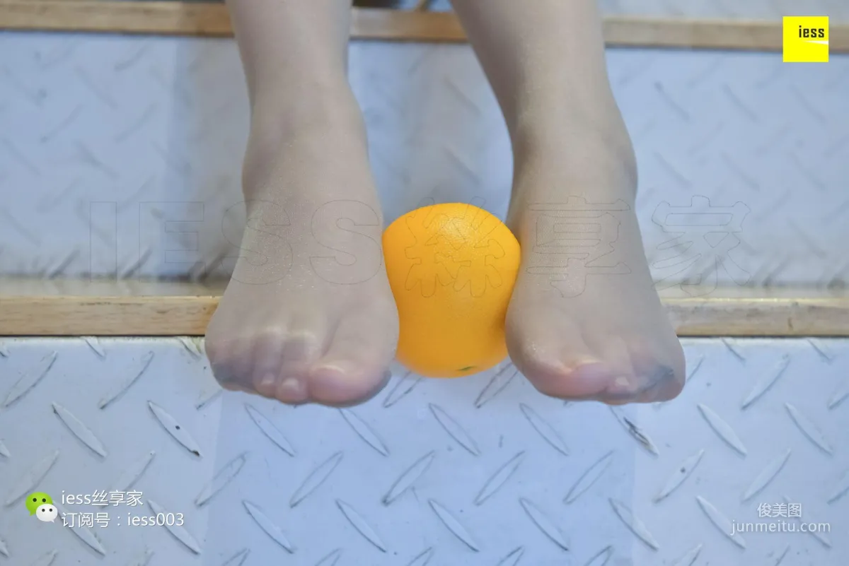 Si Xiang Jia 102 Wen Xin, Gray Stockings Feet Playing with Orange [IESS] Photo Set photo 54