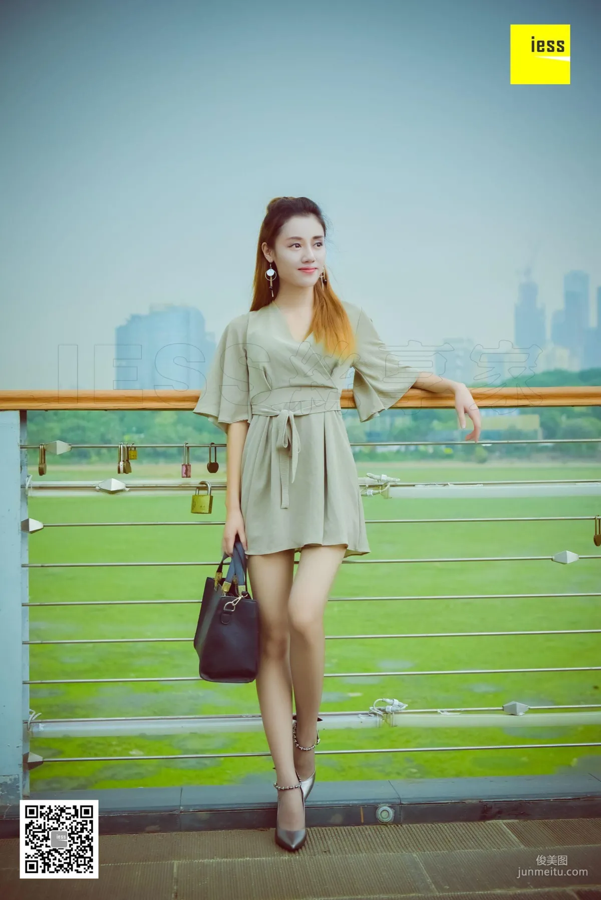 Si Xiang Jia 123 Jing Jing Gray Stockings Under the Flash [IESS] Photo Set photo 70