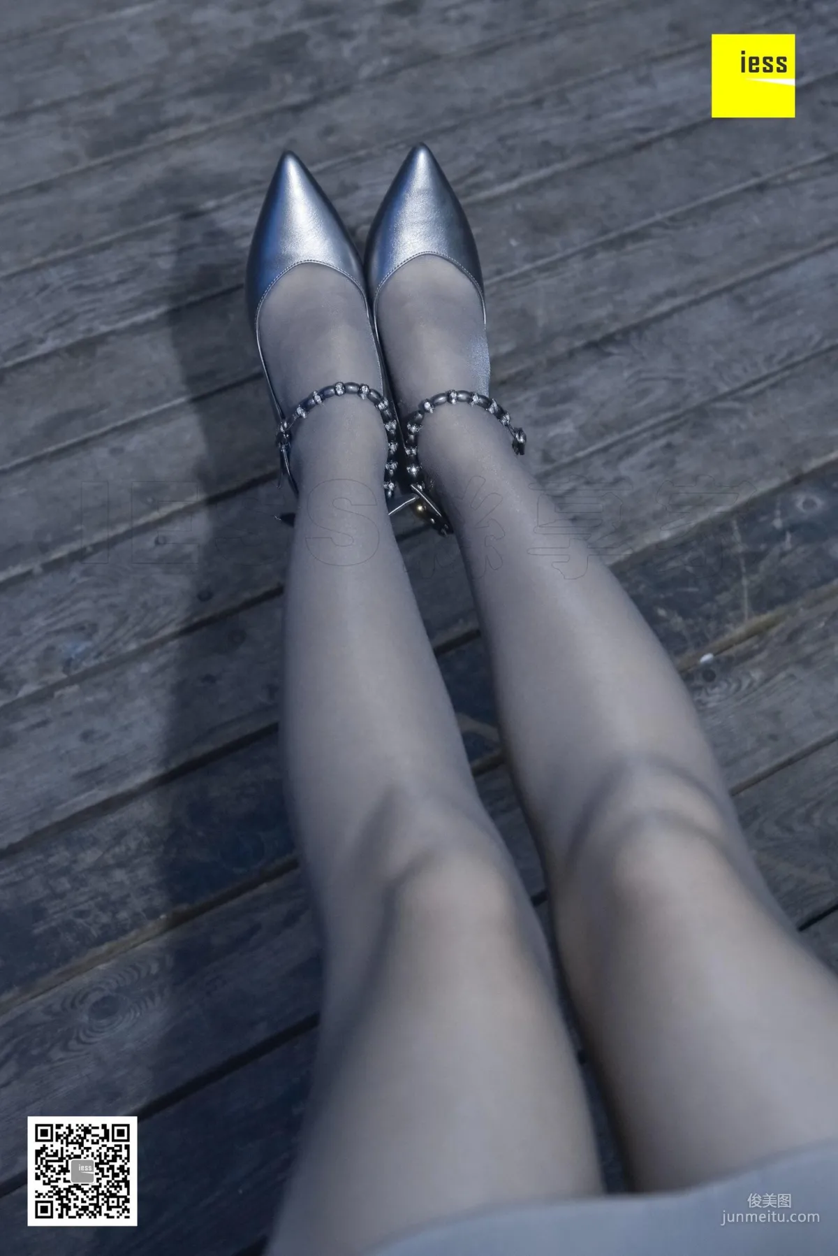 Si Xiang Jia 123 Jing Jing Gray Stockings Under the Flash [IESS] Photo Set photo 99