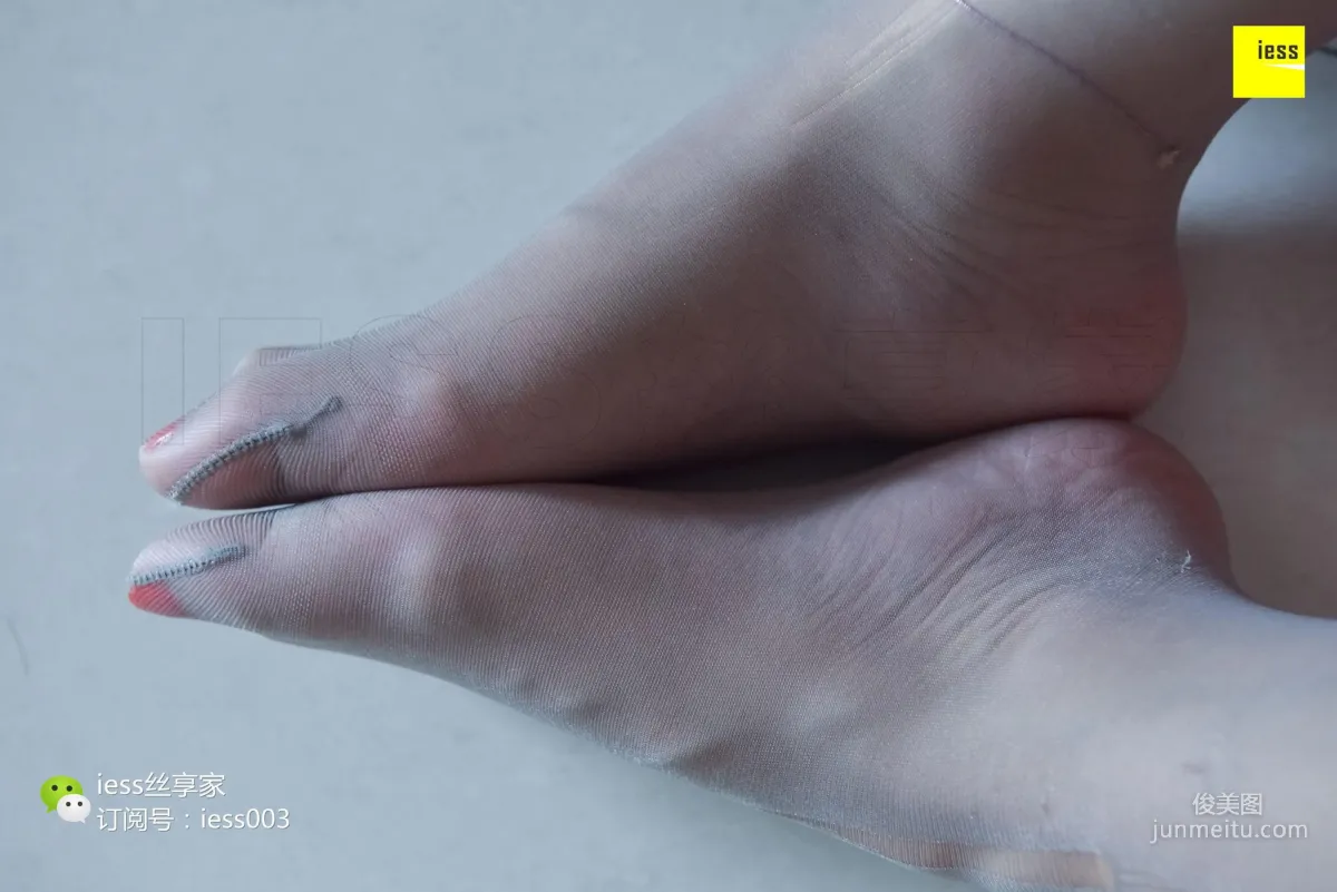 SiXiangJia 089 Qiuqiu, Playing with Ripped Gray Stockings [IESS] Photo Set photo 5