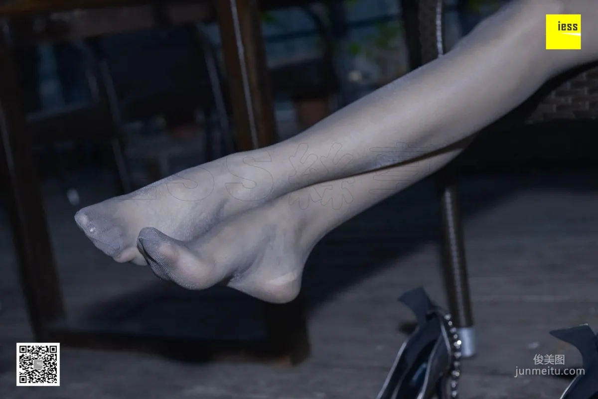 Si Xiang Jia 123 Jing Jing Gray Stockings Under the Flash [IESS] Photo Set photo 23