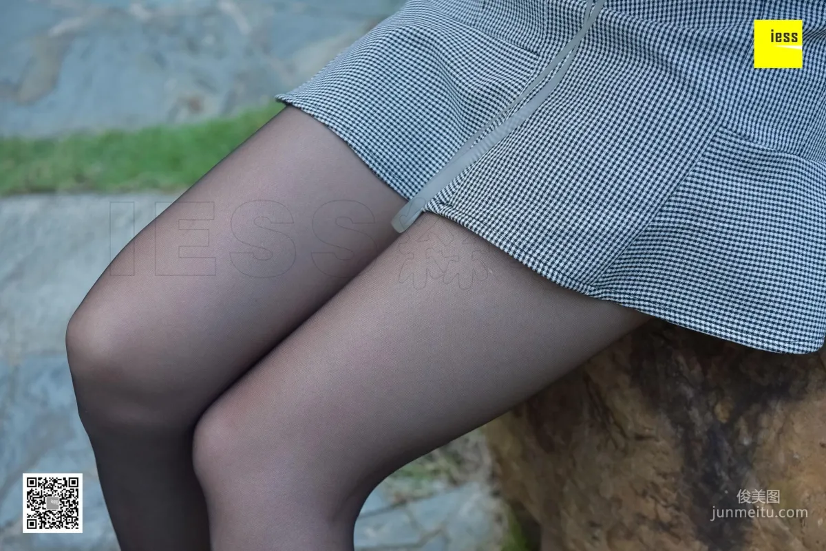 Si Xiang Jia 115 Qiuqiu Black Stockings Beauty Enjoying the Cool in the Garden [IESS] Photo Set photo 46