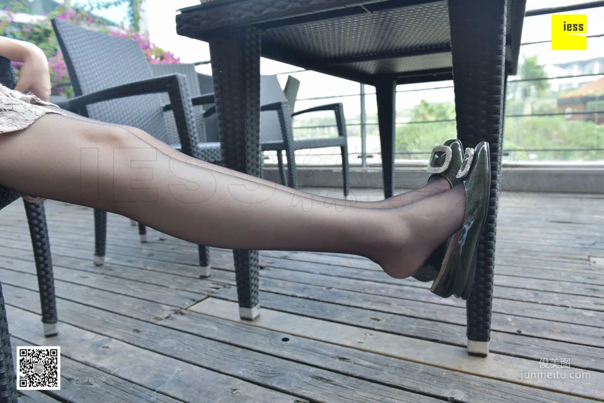 Si Xiang Jia 105 Zi Zi, Girl, You Should Still Wear Flat Shoes [IESS] Photo Set photo 51