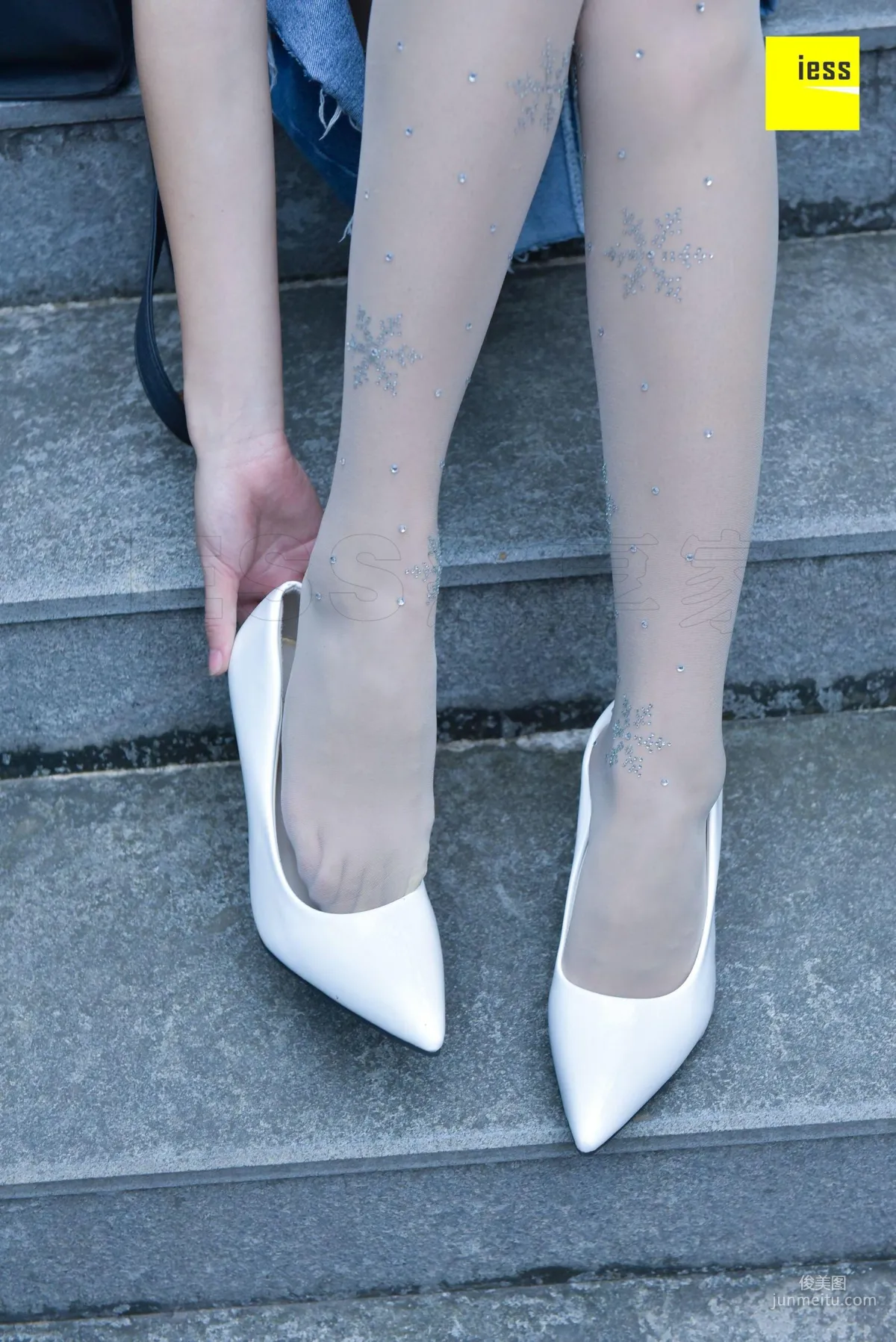 Si Xiang Jia 107 Jing Jing, Crystal White Stockings [IESS] Photo Set photo 73
