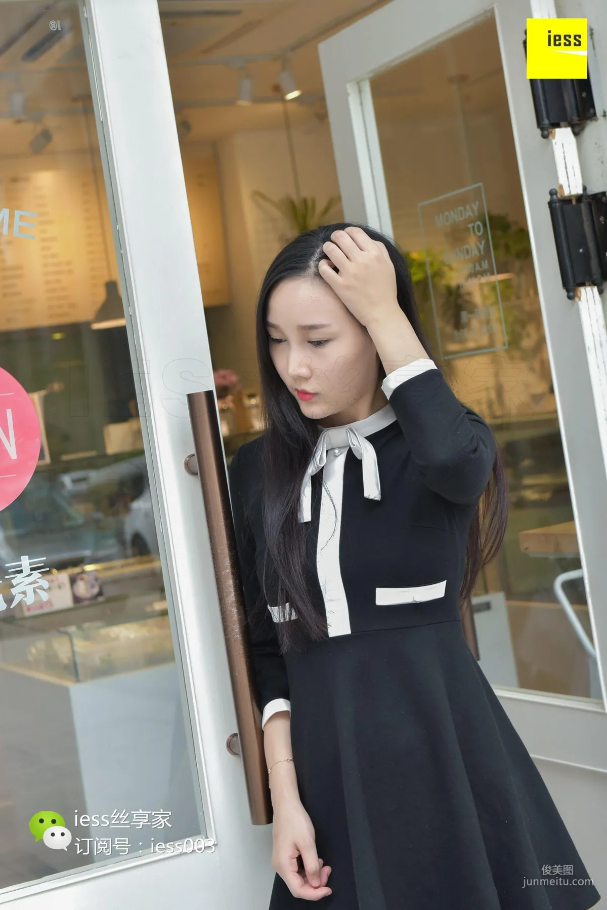 Silk Enjoyer 090 Wen Xin, The Meat Stockings Beauty in the Shop Window [IESS] Photo Set photo 4