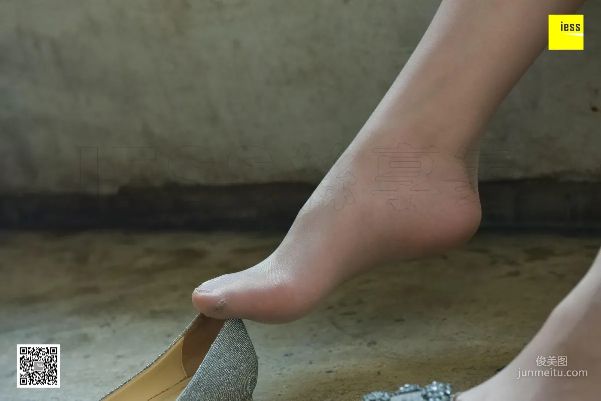 Si Xiang Jia 111 Qi Qi, Long Legs, Coffee Silk and Flat Shoes [IESS] Photo Set photo 88