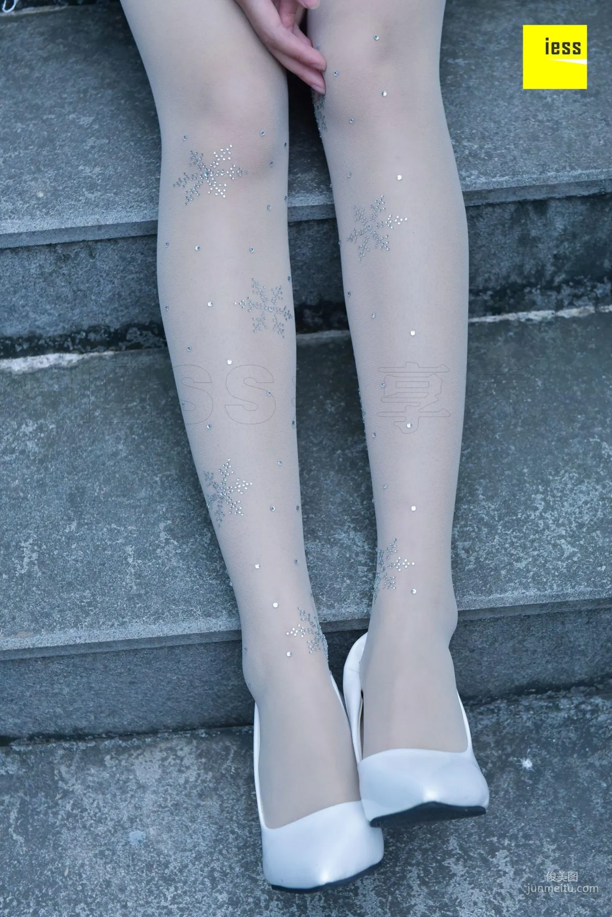 Si Xiang Jia 107 Jing Jing, Crystal White Stockings [IESS] Photo Set photo 49