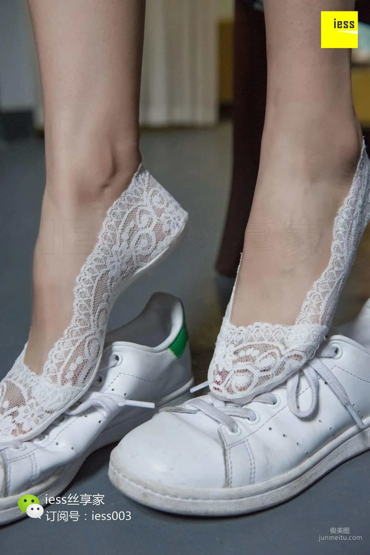 SiXiangJia 101 Jing Jing, Snow-White Ankle Socks and Beautiful Feet [IESS] Photo Set photo 16