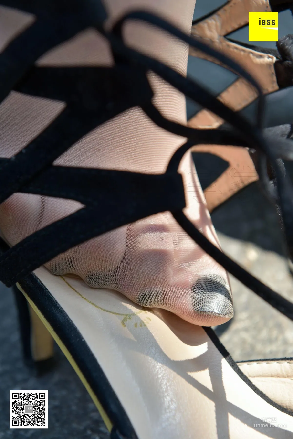 Si Xiang Jia 121 Zi Zi "Sunlight Shining on Flesh-Colored Stockings and High Heels" [IESS] Photo Set photo 54
