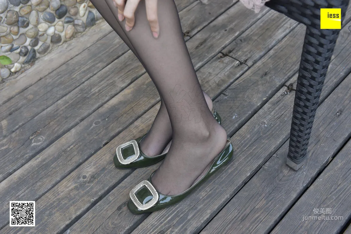 Si Xiang Jia 105 Zi Zi, Girl, You Should Still Wear Flat Shoes [IESS] Photo Set photo 76