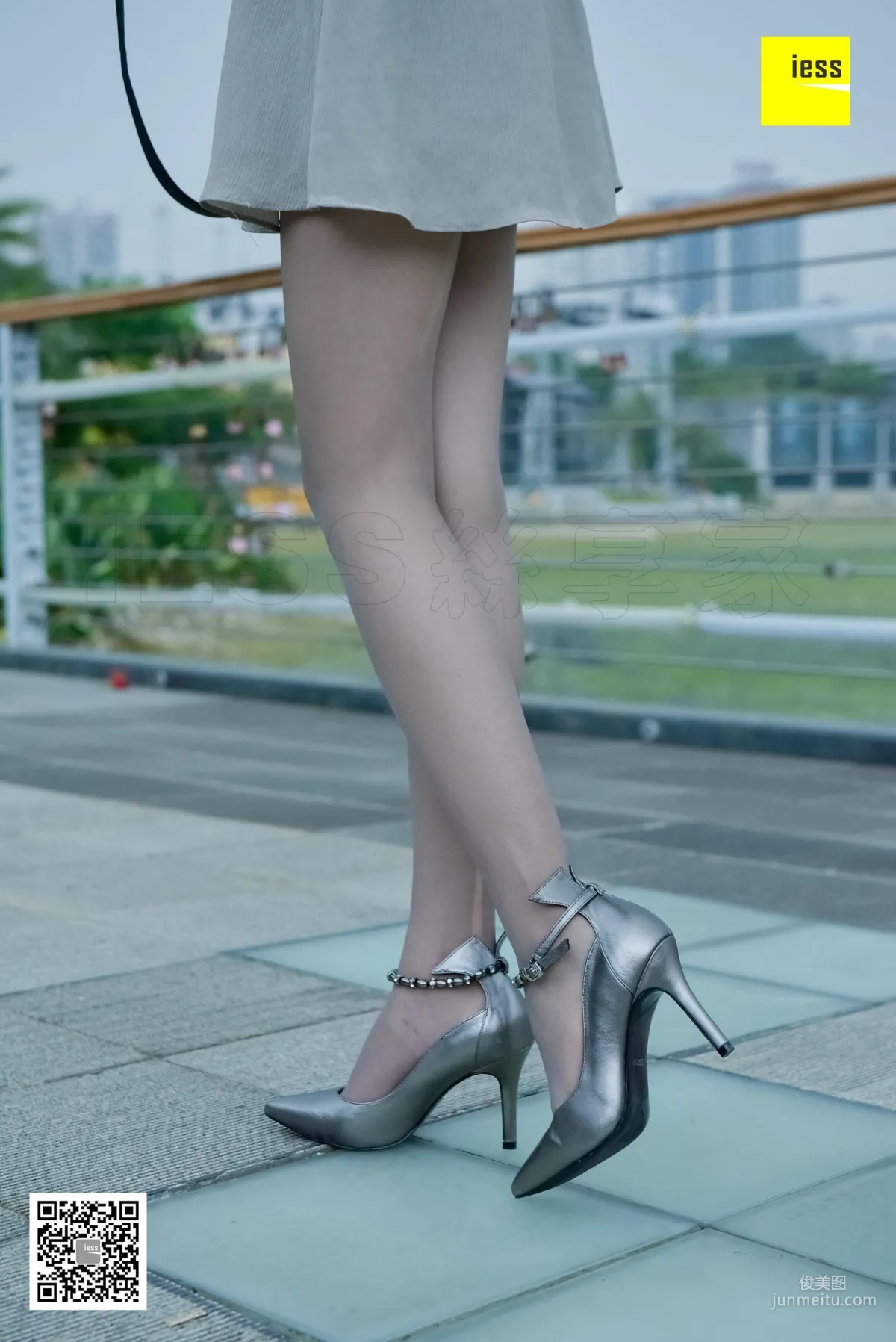 Si Xiang Jia 123 Jing Jing Gray Stockings Under the Flash [IESS] Photo Set photo 74