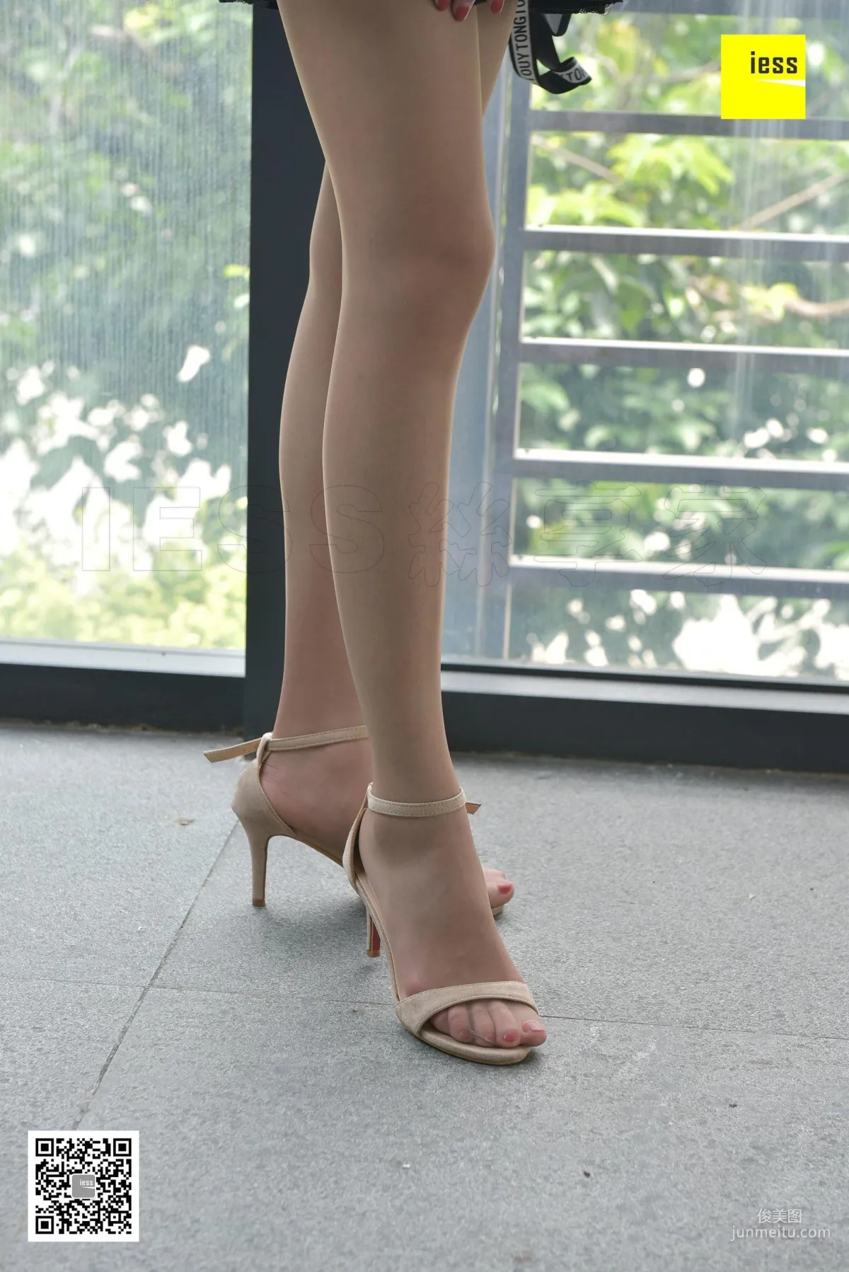 Silk Enjoyer 118 Qi Qi《Nothing Is Sexier Than Brown Stockings II》[IESS] Photo Set photo 4