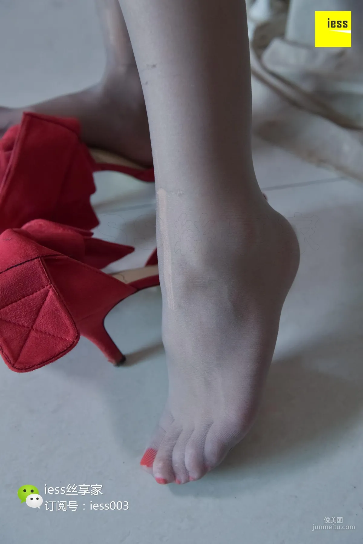 SiXiangJia 089 Qiuqiu, Playing with Ripped Gray Stockings [IESS] Photo Set photo 83