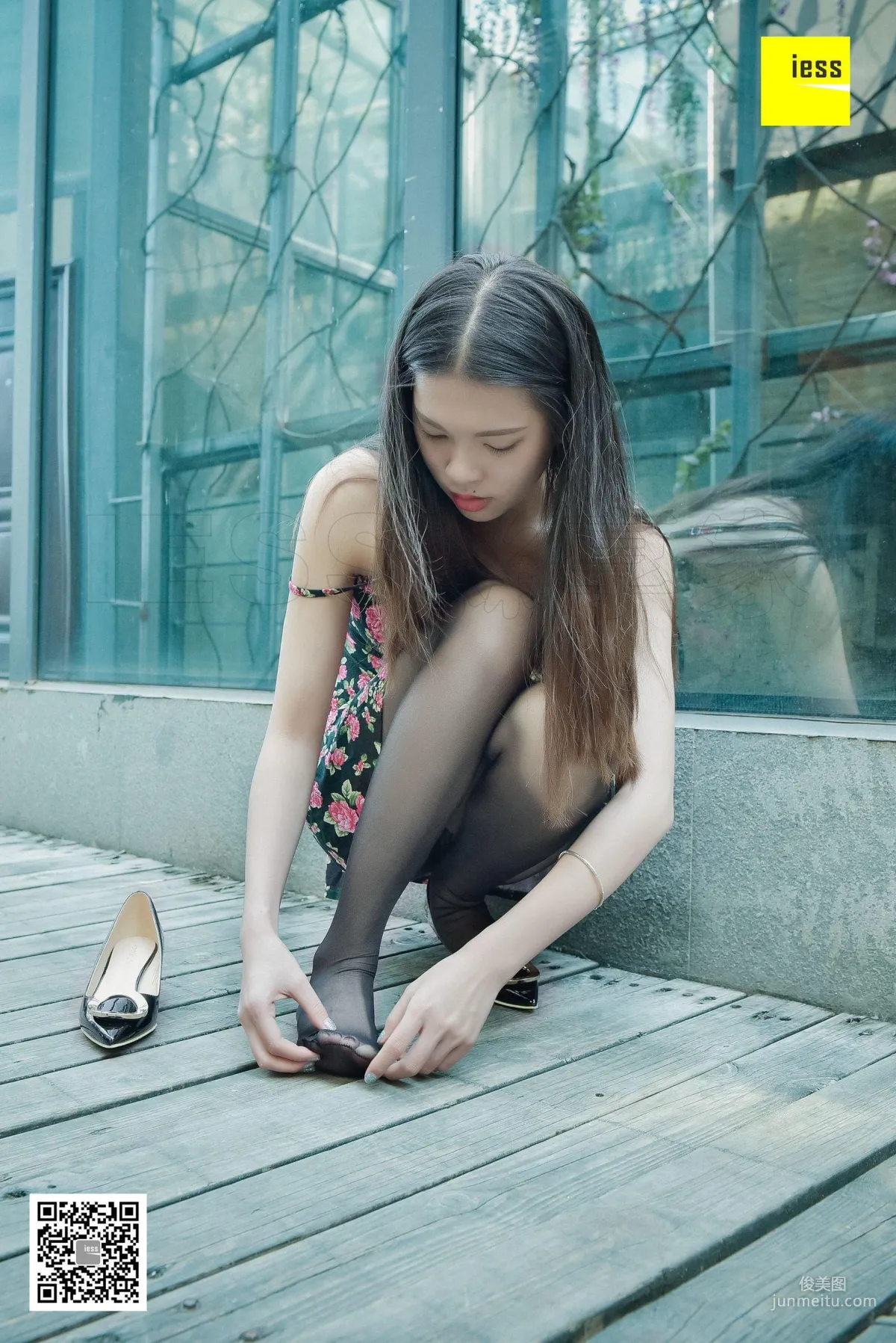 Si Xiang Jia 125 Qi Qi, Little Floral Print and Black Stockings [IESS] Photo Set photo 11