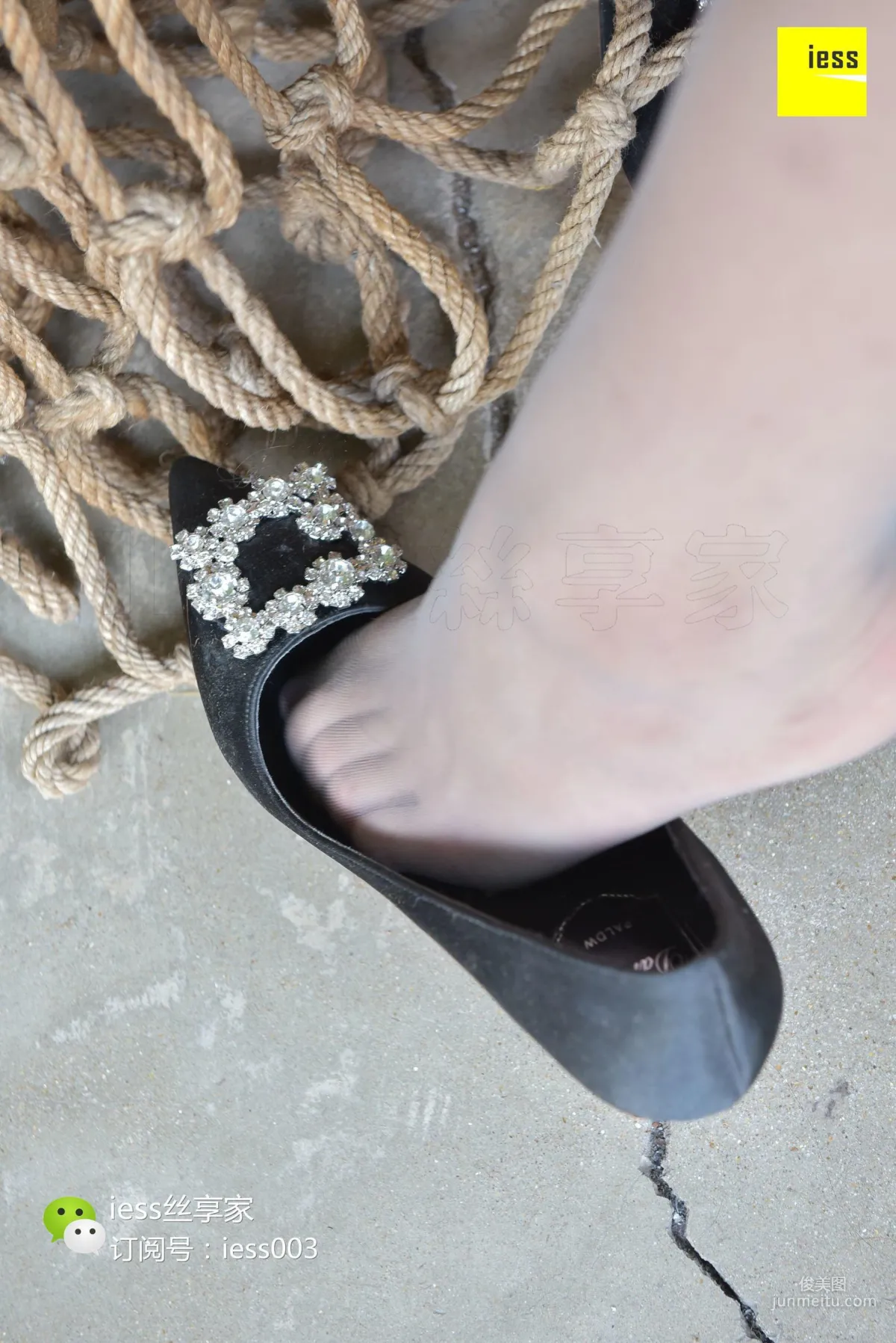 Stockings Lover 104 Cousin, Tattooed Legs Teasing Hemp Rope [IESS] Photo Set photo 81