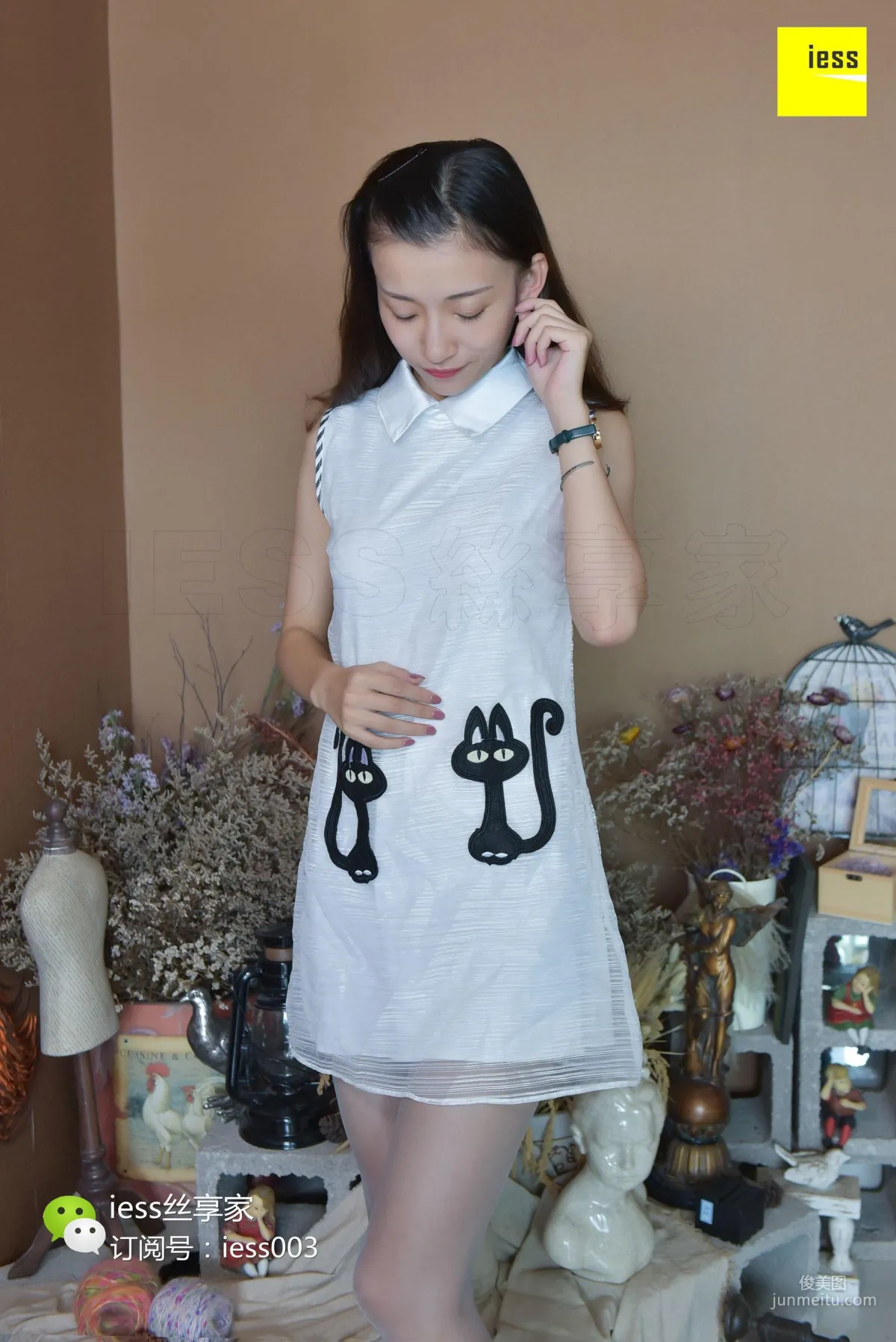 SiXiangJia 089 Qiuqiu, Playing with Ripped Gray Stockings [IESS] Photo Set photo 16